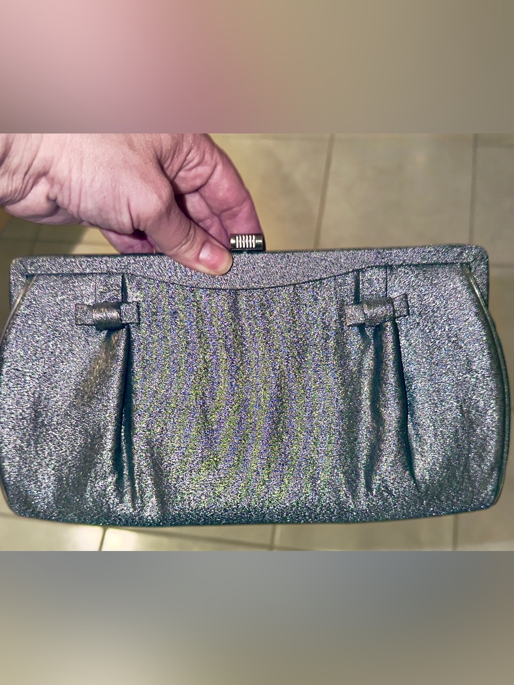 Vintage kiss lock Clutch. Silver Sparkle. Glam 1940s design. Crossbody chain